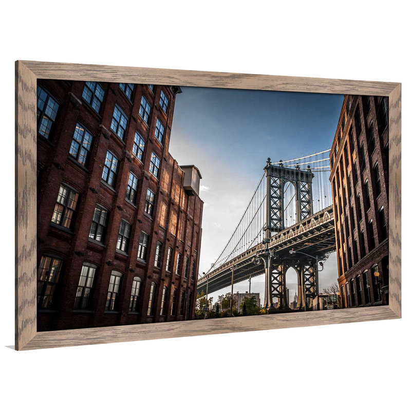 «Manhattan NYC», reproduction de photo encadrée, H 21,5 po x l 27,5 po x P 0,75 po, Cadre taupe délavé