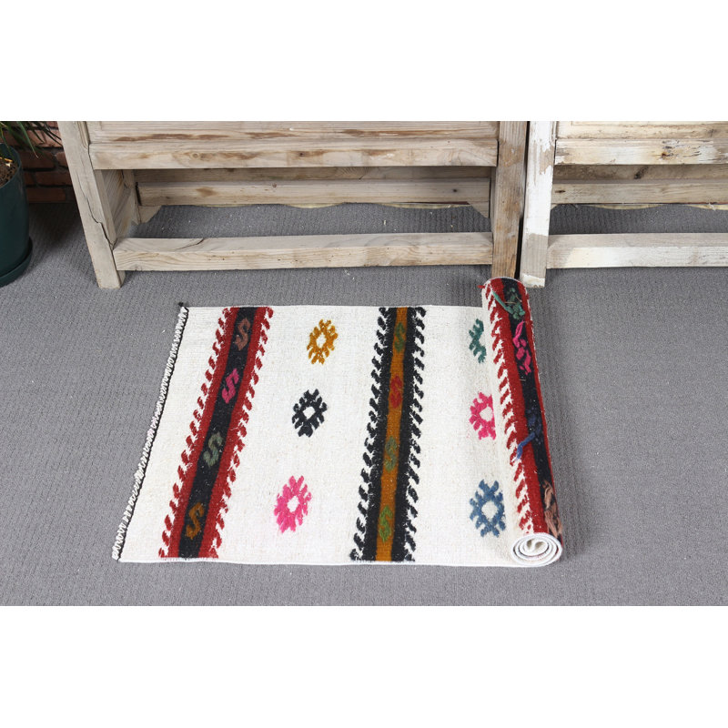 Tapis kilim turc tissé à la main en blanc pour une touche d'élégance dans de petits espaces avec des motifs rétro anatoliens