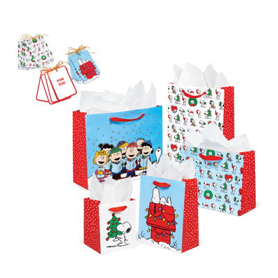 Peanuts Holiday Gift Bag Set with 15 Gift Tags