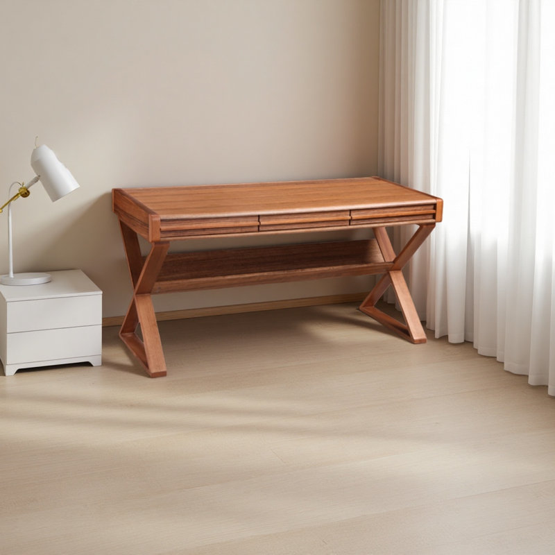 Bureau spacieux de couleur noyer
