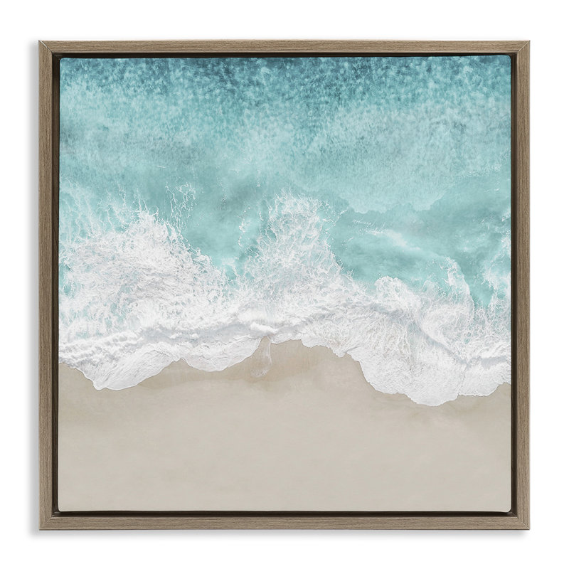 «Sea Foam on Sandy Beach», art mural encadré par Maggie Olsen, Cadre flottant orme Montalcino, H 25 po x l 25 po