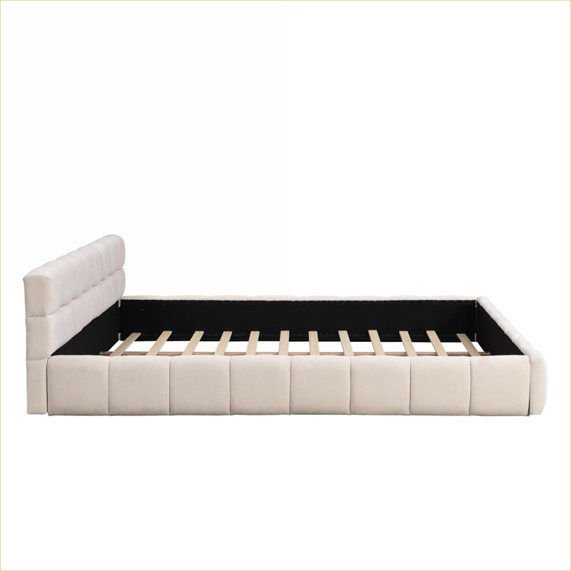 Très grand lit tapissier en chenille beige chaud, motif moderne en damier pour la chambre principale