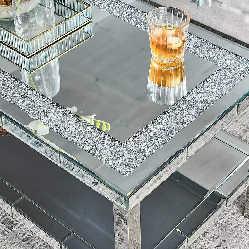Table basse rectangulaire avec plateau en verre et tablette