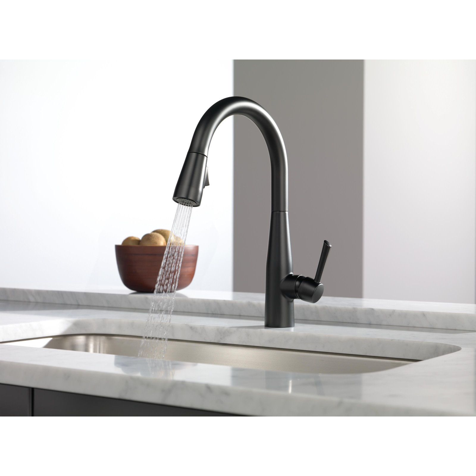 Essa Pull-Down Kitchen Faucet, Matte Black
