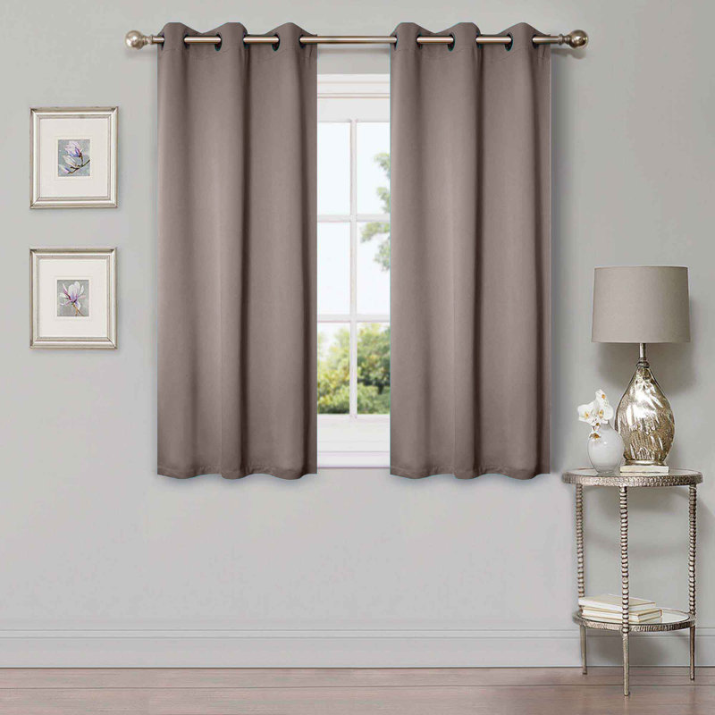 Paire de rideaux obscurcissant avec œillets Millendon, L 42 po x L 63 po, Taupe