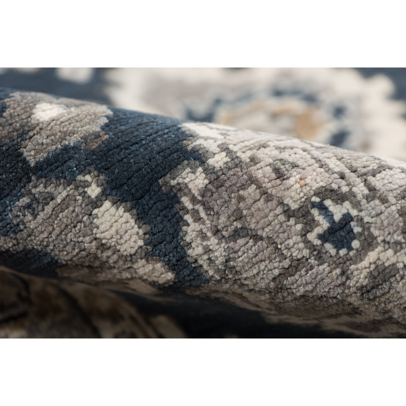 Nuit Arabe Wool Geometric Area Rug in Blue, Rectangle 2' x 3'