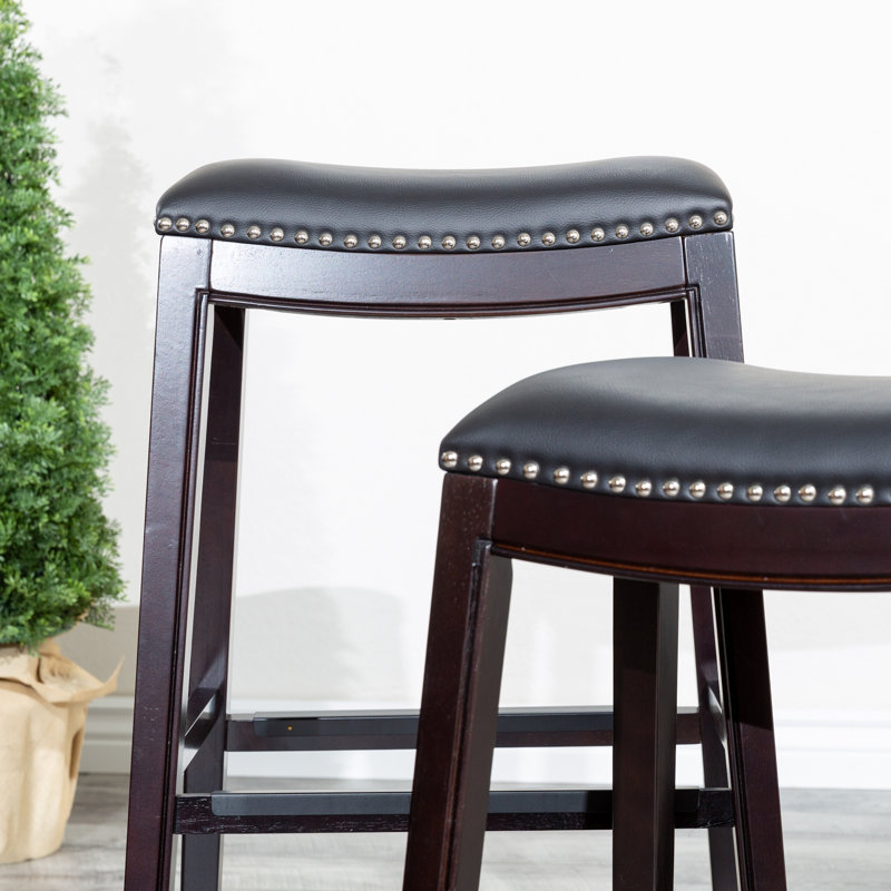 Tabouret de comptoir 24 po, finition espresso, siège en cuir noir