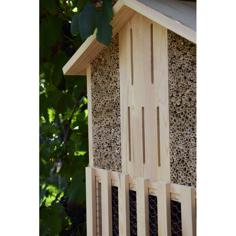 Alfie-Lee Free Standing Bumblebee House
