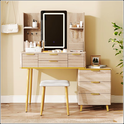 Bureau de coiffeuse à 7 tiroirs avec miroir à DEL et détails sculptés, table de maquillage cannelée avec pieds en métal et tabouret en polyuréthane, coiffeuse sculptée avec rangement pour bijoux pour la chambre à coucher