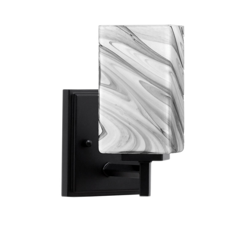 Applique murale Franklin montrée avec un verre à onyx carré de 3,5 po, Noir mat