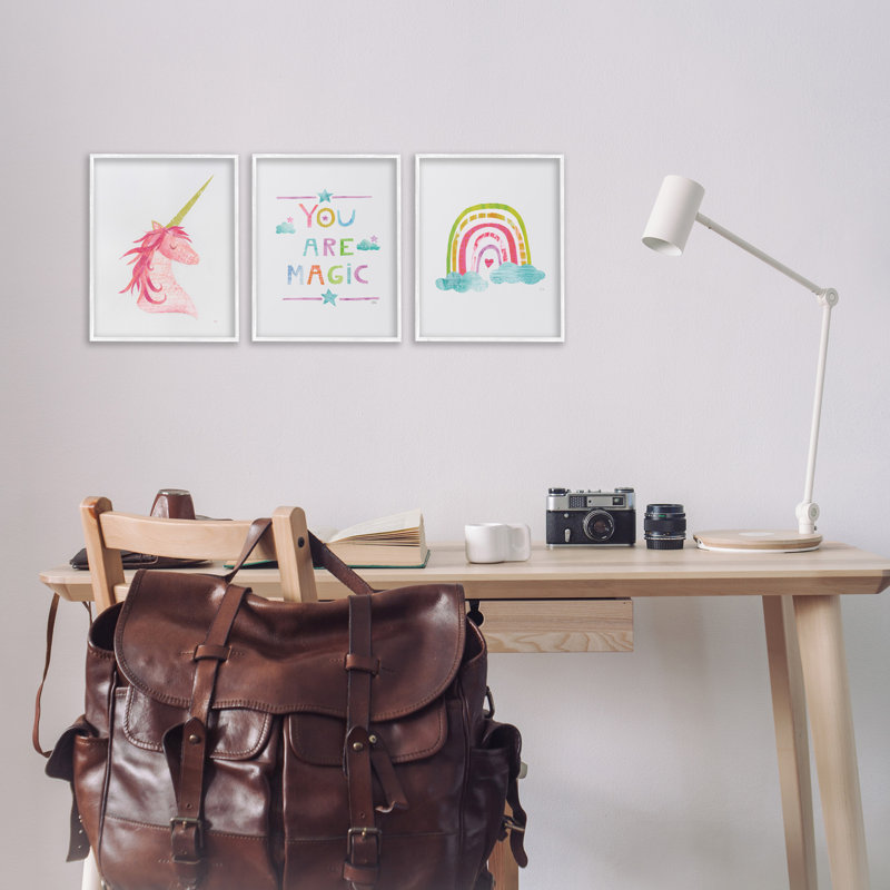 «You Are Magic Rainbow & Unicorn», ensemble de 3 giclées par Wild Apple, H 14 po x l 11 po, Giclée encadrée blanc bord de mer