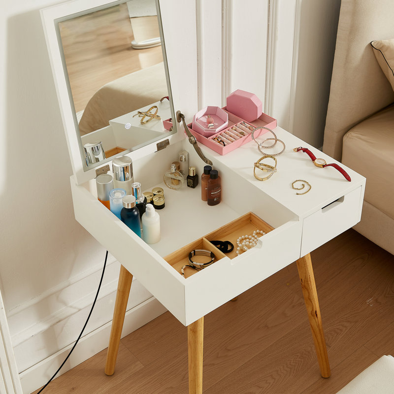 Petite coiffeuse