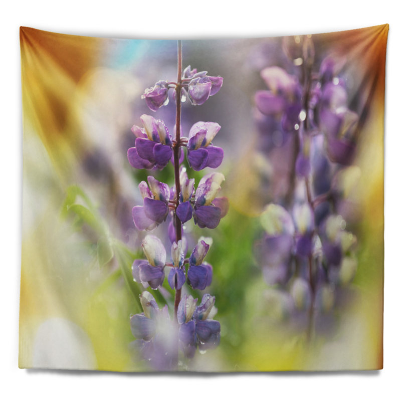 Magnifique tapisserie à fleurs de lupin bleu, H 32 po x l 39 po