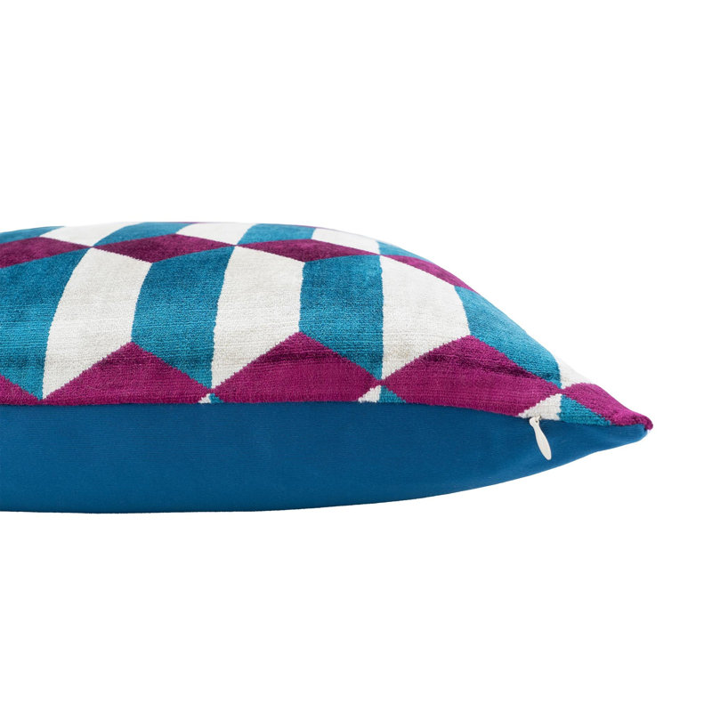 Coussin en velours de soie Ikat Raspberry Diamonds, 20 po x 20 po