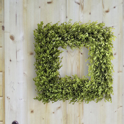 Rossie 16" Boxwood Square Wreath