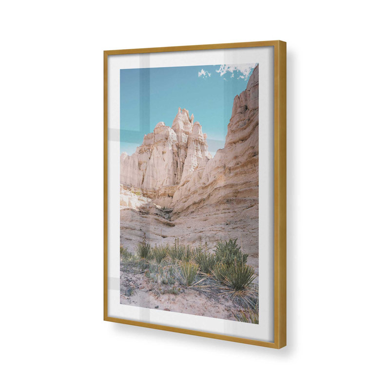 Motif de pics arides, Cadre doré poli, H 21,25 po x l 17,25 po x P 1,25 po