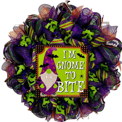 Gnome pour mordre une couronne d'Halloween