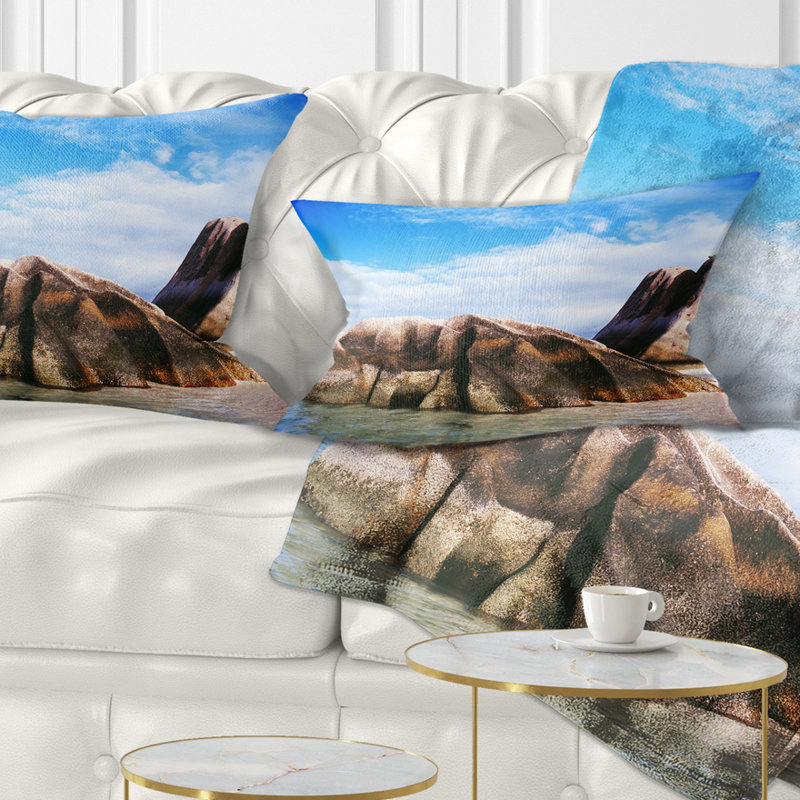 Coussin lombaire Seascape Rocks in Seychelles Beach