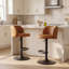 Ensemble de 2 tabourets de bar bruns en similicuir brun avec dossier réglable et base en métal avec îlot de cuisine et tabourets de comptoir modernes pour la maison-130098487-130445369