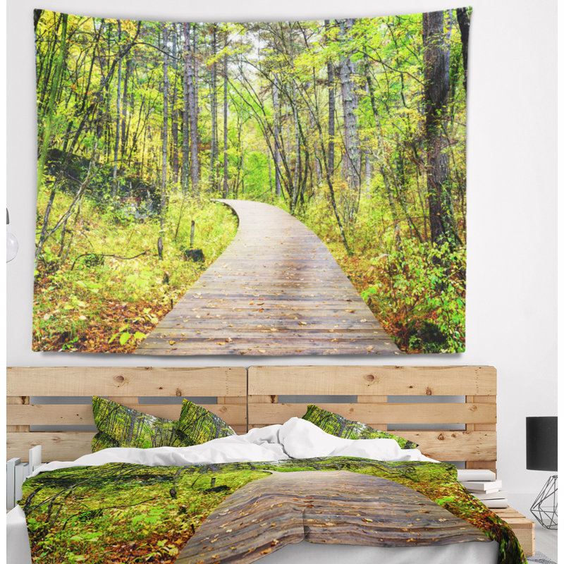 Paysage, promenade en bois à travers la tapisserie de la forêt, H 78 po x l 92 po