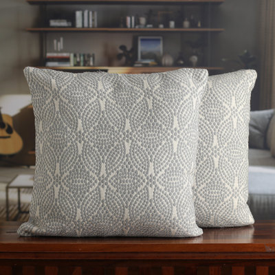 Housses de coussin en coton Novica fabriquées à la main gris printemps (la paire)