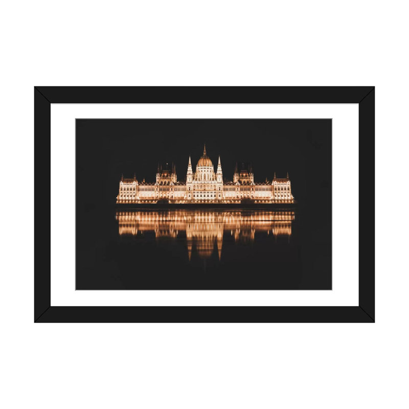 « budapest, hongrie » par luke anthony gram, reproduction d’impression sur toile tendue, H 24 po x l 32 po x P 1 po, Blanc