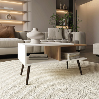 Table basse avec 2 tablettes et 4 pieds au fini chêne naturel