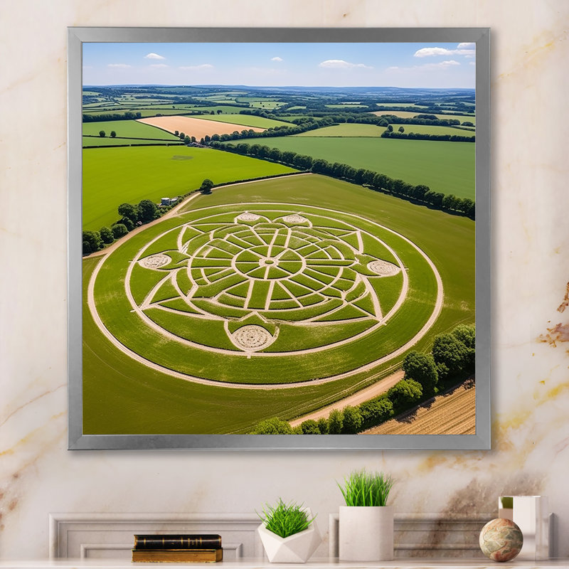 «Mysterious Cropcircle In The Fields», reproduction sur toile, Cadre simple argenté, H 30 po x l 30 po x P 1 po