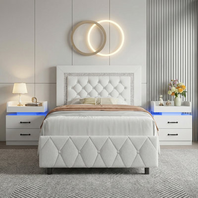 Ensemble de chambre à coucher 3 pièces, avec lit plateforme capitonné en similicuir et table de chevet DEL