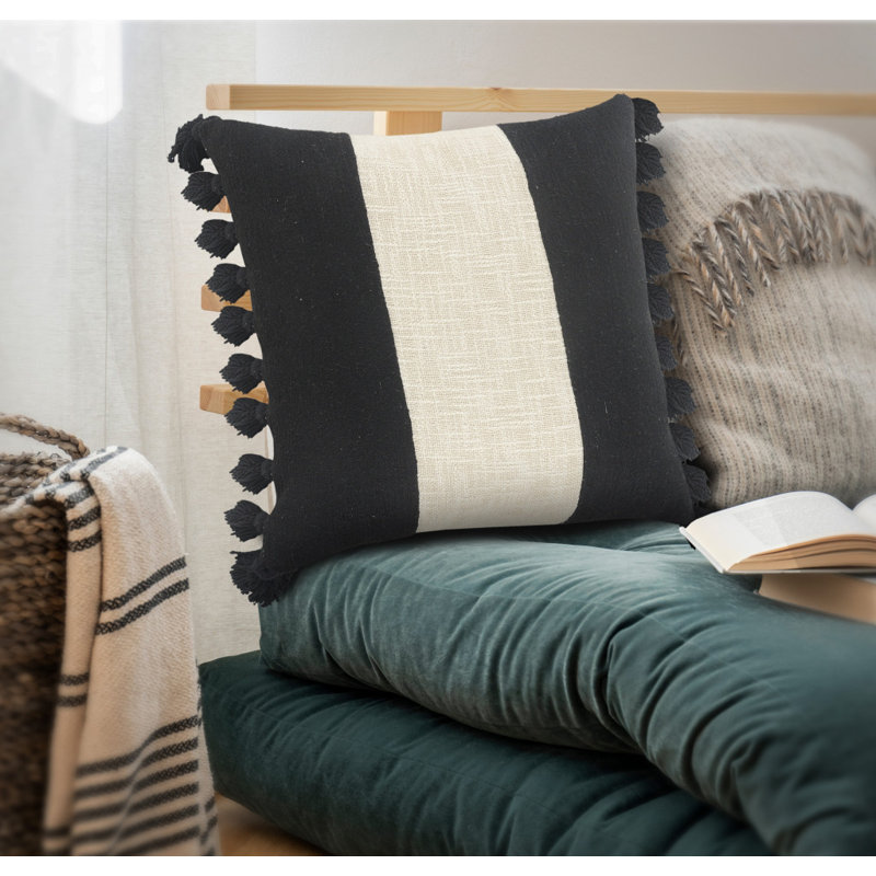 Coussin 100% coton rayé noir et ivoire 20 po x 20 po