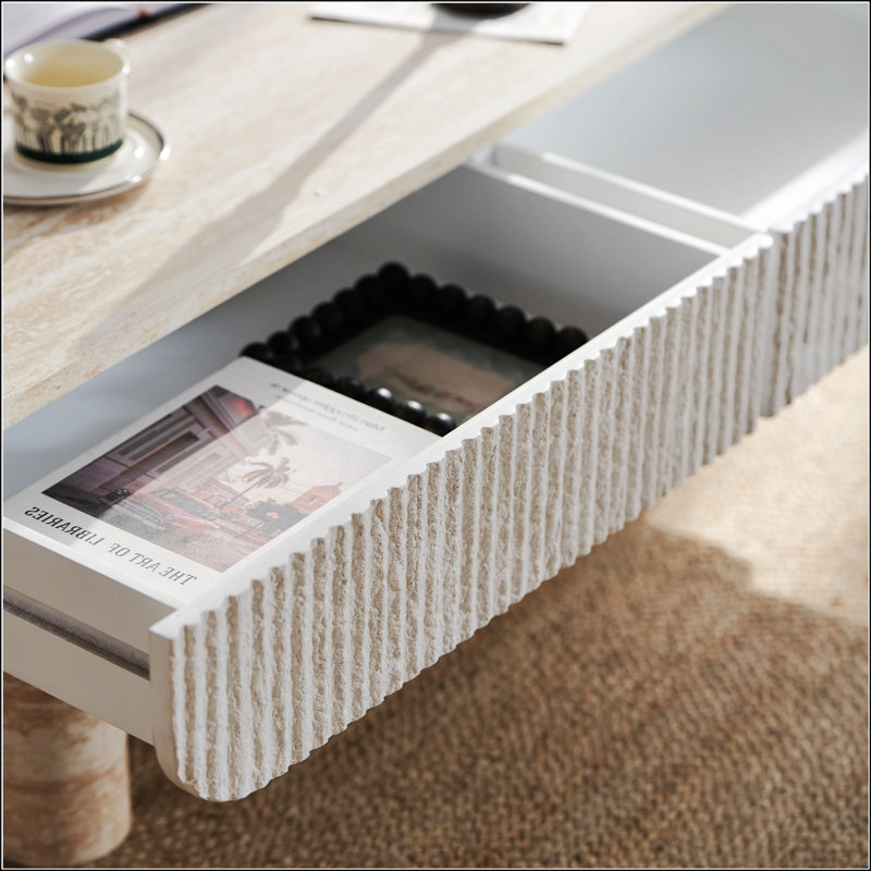 Table basse moderne Mid-Century avec plateau en faux marbre et tiroir cannelé, parfaite pour le salon et le bureau