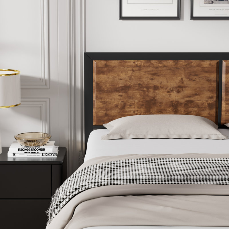 Structure de lit Kempst en métal brun avec tête et pied de lit en bois, lit plateforme rustique avec support à lattes en acier robuste, aucun sommier requis