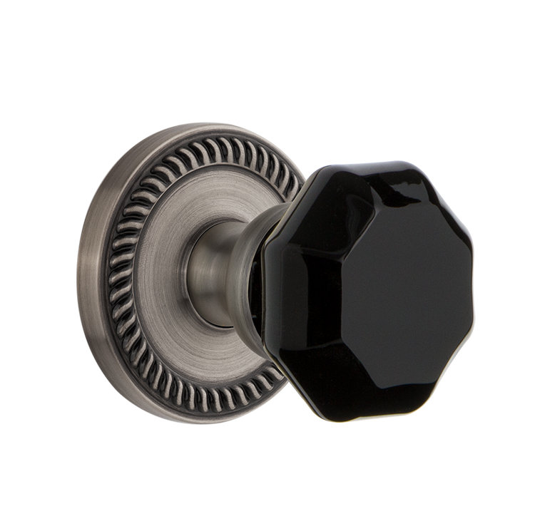 Rosette Grandeur Newport avec bouton de porte Lyon, Étain antique, 2-3/4"