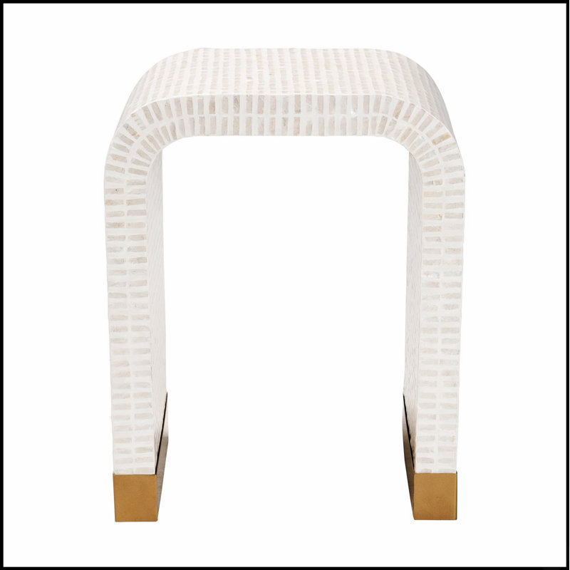 Table de bout en nacre de Capiz côtière beige et blanche, parfaite pour ajouter de l'élégance et de l'art à tout espace de vie