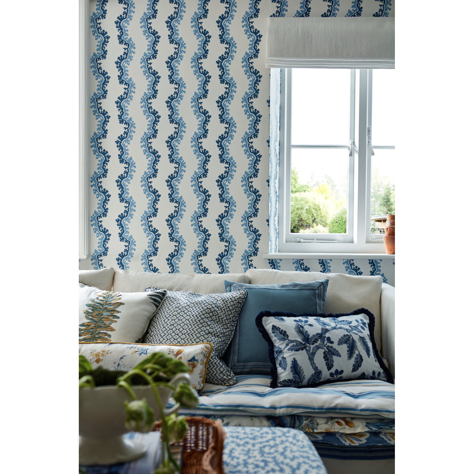 Arboretum Wallpaper Roll, Indigo