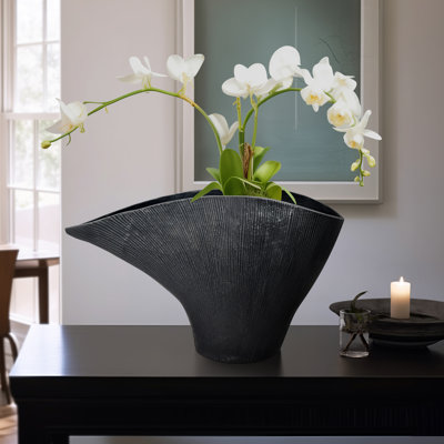 Vase de table sculptural moderne Karly en métal - Noir