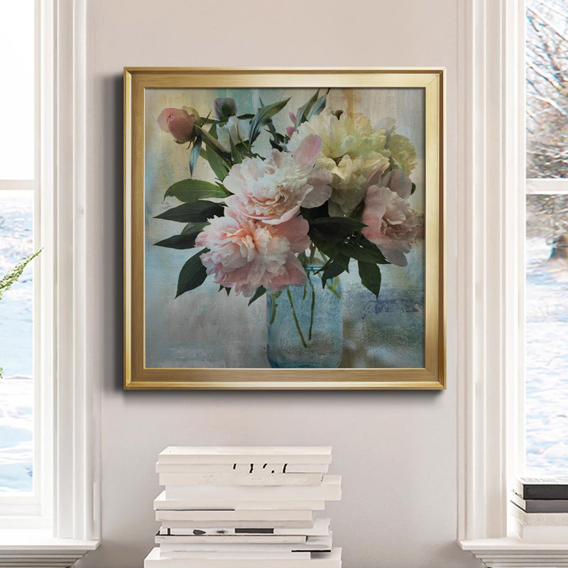 Peony Bouquet II - peinture sur toile encadrée, Cadre doré, H 34,5 po x l 34,5 po x P 1,5 po