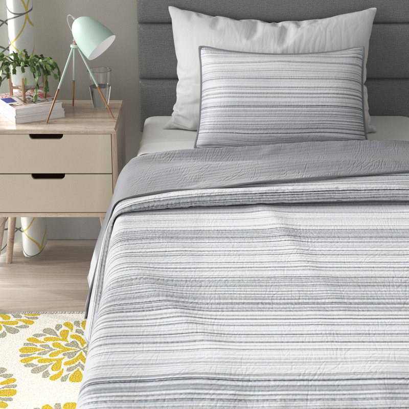 Everette Cotton Striped Quilt, Queen Quilt + 2 Standard Shams