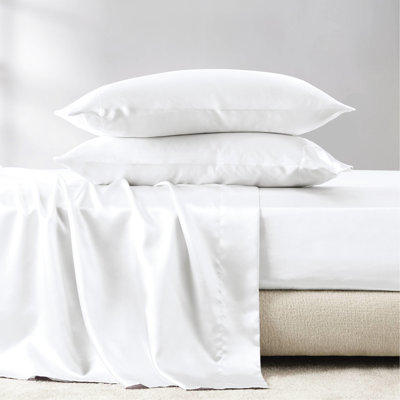 4 draps de luxe en satin blanc simple - froissé, doux et réconfortant, convient aux matelas de 16 po, 1 drap plat, taies d'oreiller ajustées, réduit les bris de cheveux
