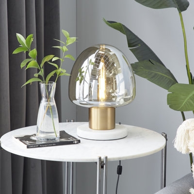 Lampe de table Gerlak en métal doré avec abat-jour en forme de dôme transparent et base en marbre