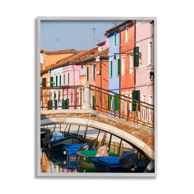 «Town River Canal Boat Scenery» par Danita Delimont - photographie à cadre flottant sur bois
