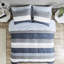 Édredon simple à rayures avec feuilles bleues / grises. 100%. . Édredon, taies décoratives, draps, taies d'oreiller. Convient à un matelas de 14 po ou moins. Lavable à la machine. Chambre à coucher moderne et à rayures. Microfibre. Lavage inclus.