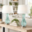 Lampe de table moderne en verre côtier de 25,5 po avec base chromée Ursuline pour le salon et la chambre à coucher