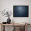Impression d'art mural encadré dégradé bleu foncé, lueur abstraite minimaliste pour bureau ou chambre à coucher moderne-115679483-115679484