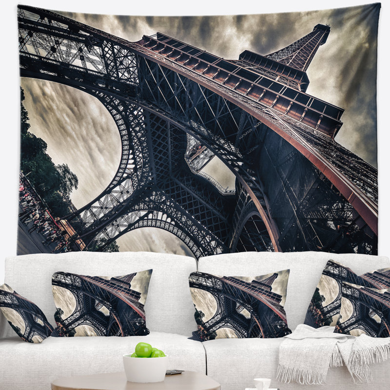 Tapisserie de style urbain avec tour Eiffel, H 32 po x l 39 po