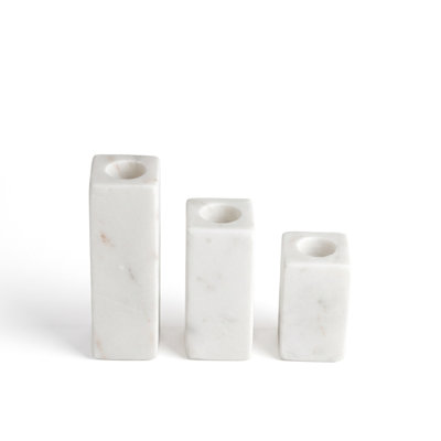 Bougeoirs coniques en marbre blanc