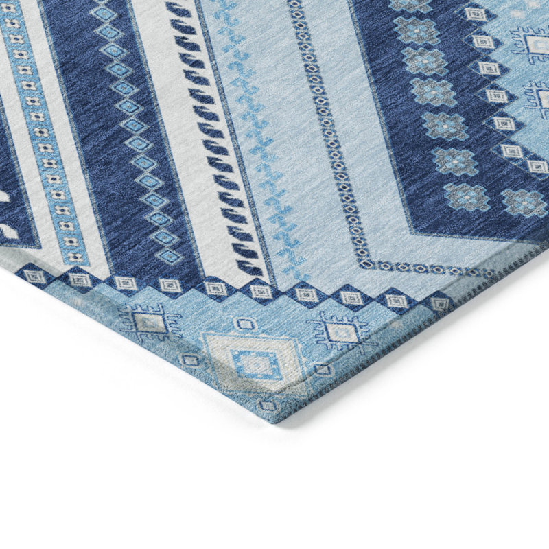 Tapis intérieur / extérieur lavable 5 pi x 8 pi bleu marine et ivoire Tribal