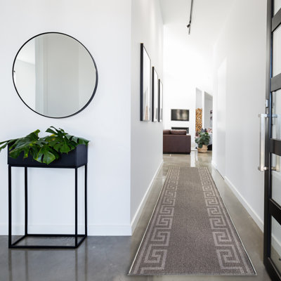 Tapis de couloir gris