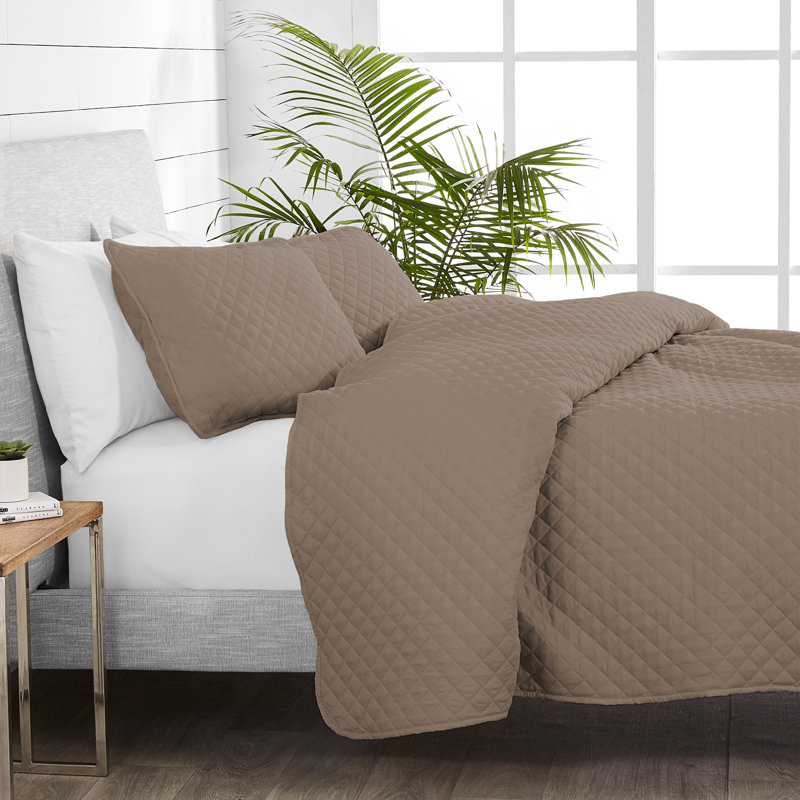 Coverlet and Sheet Set Bundle, Queen Coverlet + 6 Additional Pieces, Taupe/White