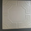 Carreau de plafond blanc en polystyrène 1,63 pi x 1,63 pi